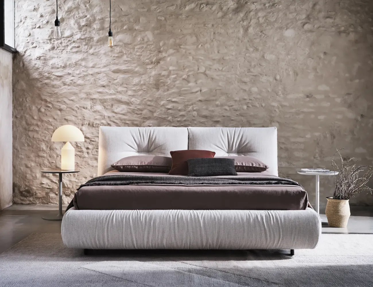 Letto matrimoniale imbottito morbido Kumo di Twils leggerezza e design senza tempo 07 1300x 1000