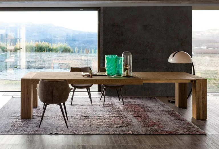 Legno massello, caldo, naturale e senza tempo. Si abbina a qualsiasi stile d'arredo. Il legno massello è la scelta più apprezzata nelle case italiane.